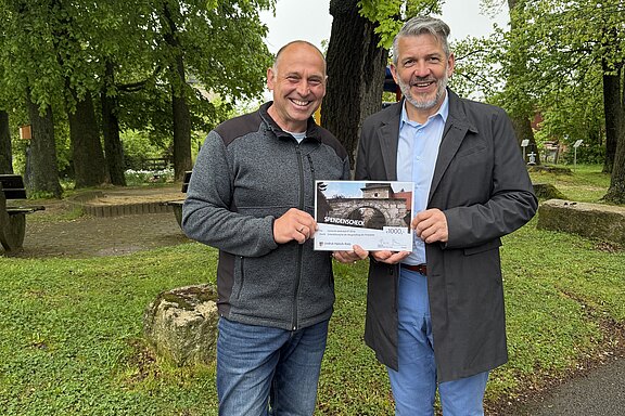 Dörna_Übergabe_finanzielle_Unterstützung.JPG  