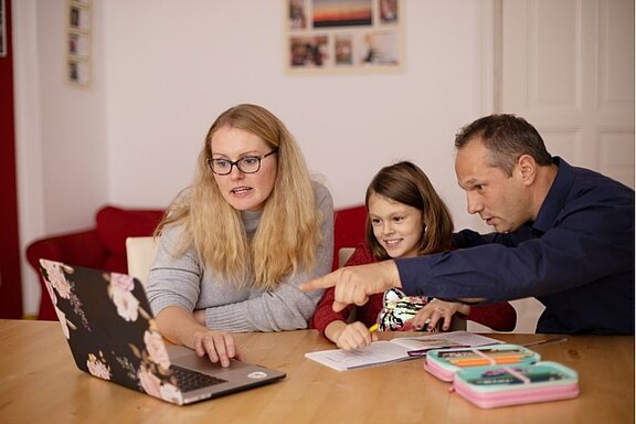 Video_Buchladen_Kinder_Werbung_Grafisch__Rechteckiger_Sticker__Querformat____8_.jpg  